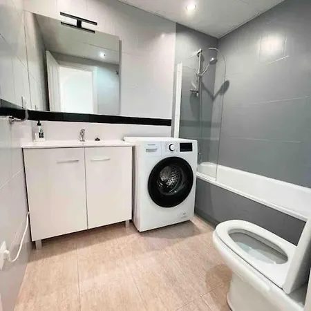 2br, 1bth Flat Near Puerto Banus Appartement